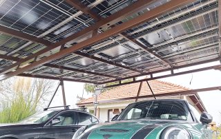 Terasa de curte cu panouri fotovoltaice Structura metalica pentru terasa de curte acoperita cu panouri fotovoltaice