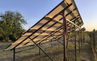 structură metalică LaSol pe piloni vibro‑presați pentru panouri fotovoltaice – Aditio